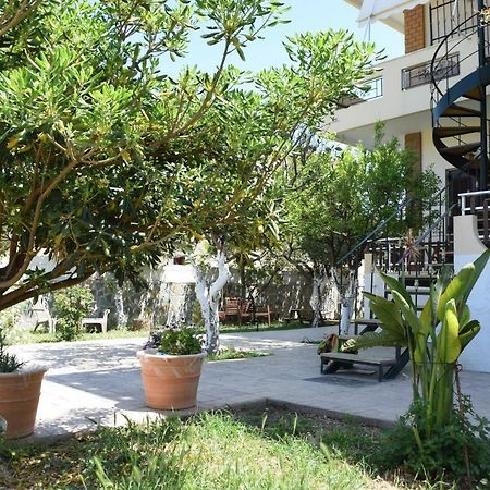 Modern Apartment With Garden Kíssamos Екстериор снимка