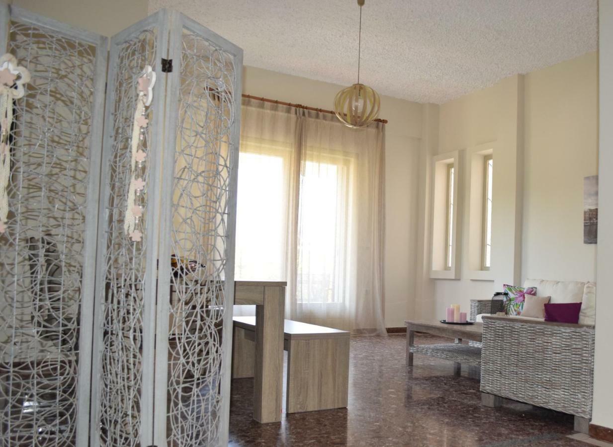 Modern Apartment With Garden Kíssamos Екстериор снимка