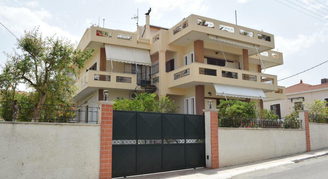 Modern Apartment With Garden Kíssamos Екстериор снимка